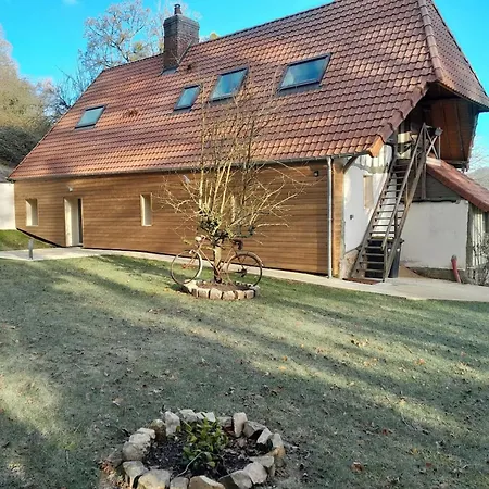 Hébergement de vacances Maison Charmante à Avec Grand Jardin