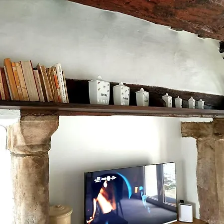 Hébergement de vacances Maison Charmante à Avec Grand Jardin