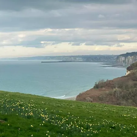 Maison Charmante A Avec Grand Jardin Nyaraló