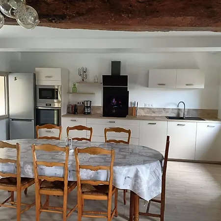Hébergement de vacances Maison Charmante à Avec Grand Jardin