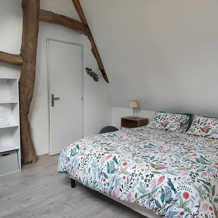 Hébergement de vacances Maison Charmante à Avec Grand Jardin