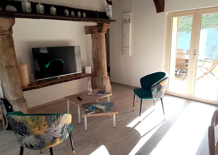 Holiday home Maison Charmante A Avec Grand Jardin