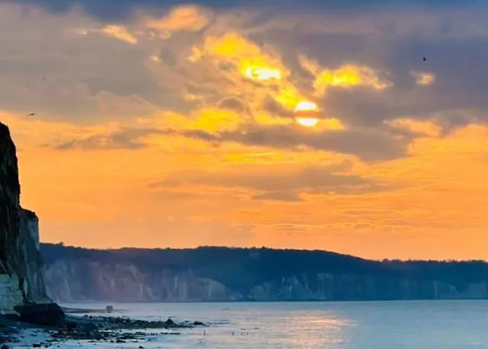 Holiday home Maison Charmante A Avec Grand Jardin